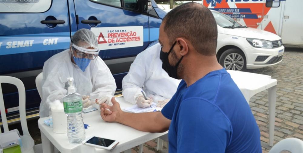 Vacinação contra Covid e teste rápido para caminhoneiros na BR-324 começa amanhã e vai até sexta (10)
