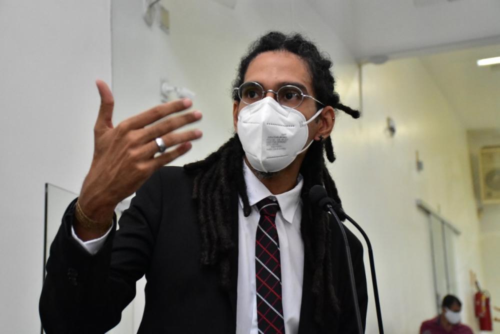 Sem psicólogo e assistente social, escolas tratam alunos com improviso e voluntarismo, diz vereador