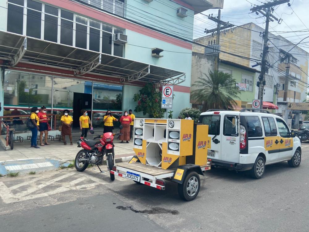  Professores continuam reclamando sobre atraso nos pagamentos 