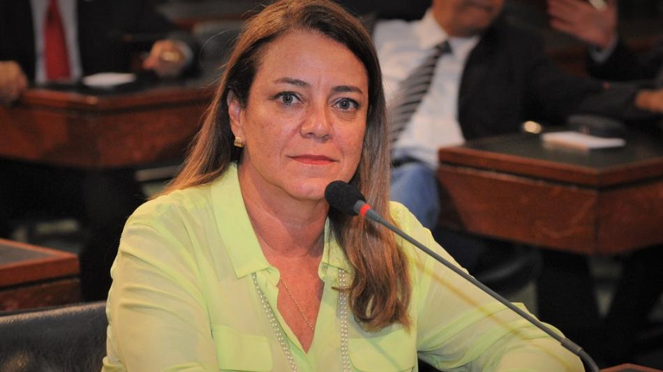 Fabíola Mansur faz indicação de obras na BA-800 no trecho entre Irecê e Angical