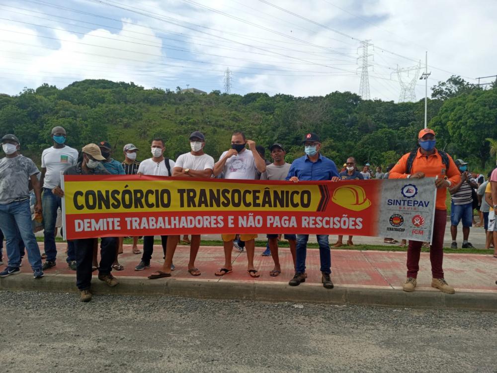 Trabalhadores do Consórcio Transoceânico deflagram greve e realizarão manifestação na obra do BRT nesta sexta-feira (10)
