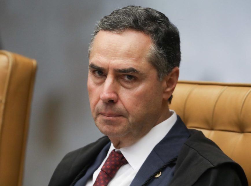 Barroso determina passaporte da vacina obrigatório para viajantes