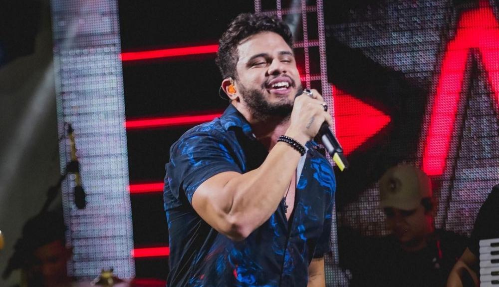 Ávine Vinny, do hit 'Coração Cachorro', é mantido preso e passa noite em delegacia