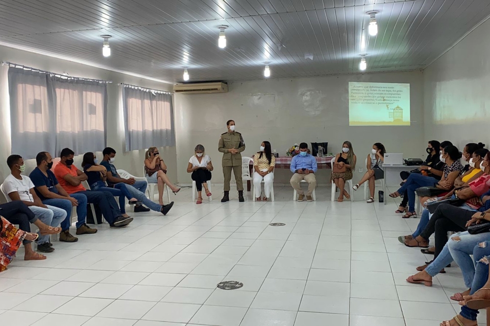 Servidores da Assistência Social passam por capacitação sobre violência contra mulher