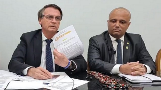 Bolsonaro intimida técnicos da Anvisa e diz que vai divulgar nome de quem aprovou vacinas para crianças