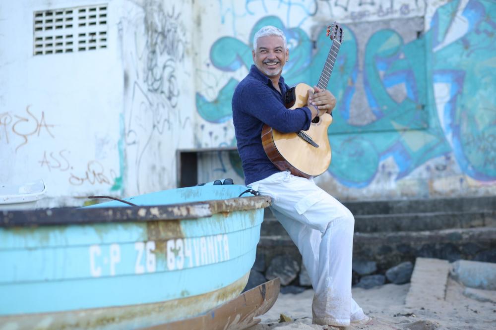 Cantor feirense, Anderson Falcão lança álbum 