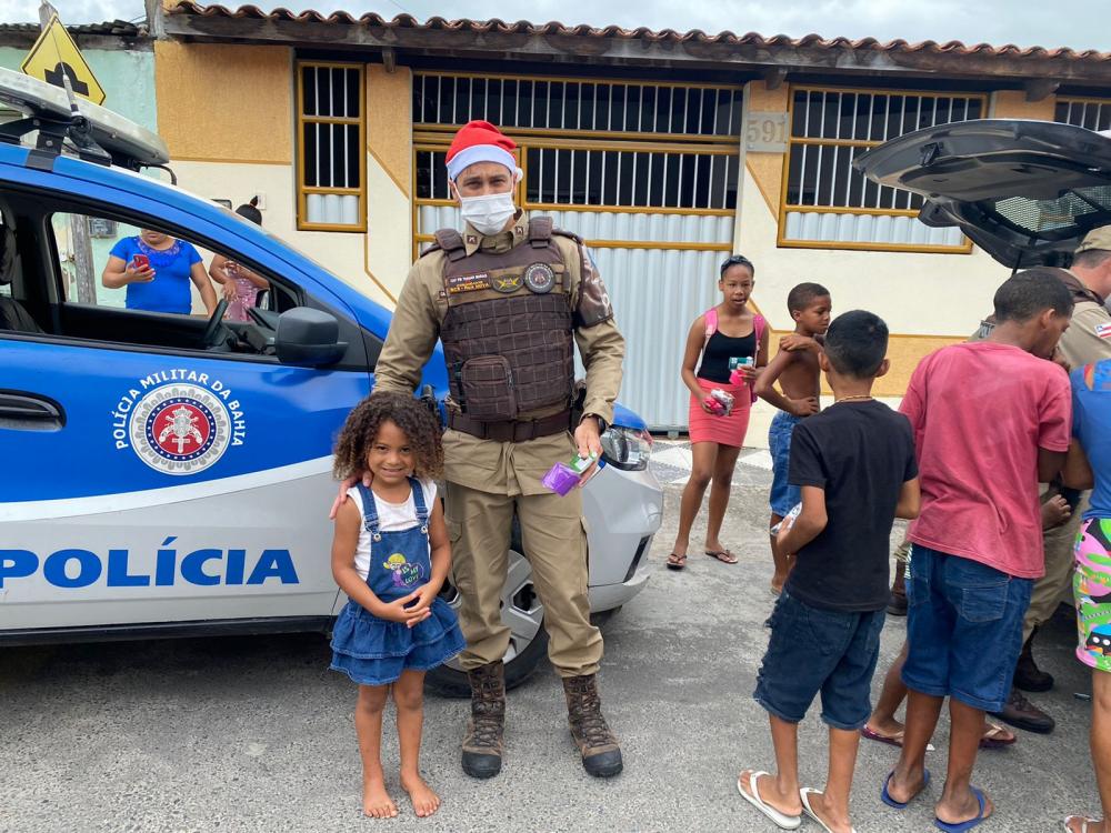 BCS e 64ª CIPM distribuem 500 brinquedos em Feira de Santana