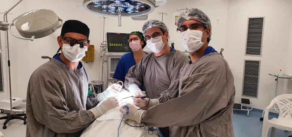 Serviço de neurocirurgia do Hospital Clériston Andrade zera fila de cirurgias neurológicas