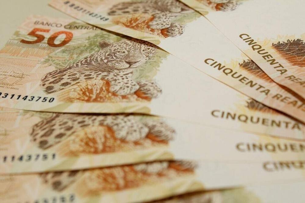 Presidente confirma salário mínimo de R$ 1.212 em 2022