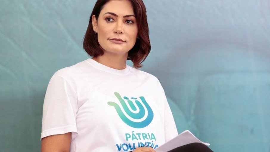 Há 3 anos, nada se sabe sobre cheques de Queiroz a Michelle Bolsonaro