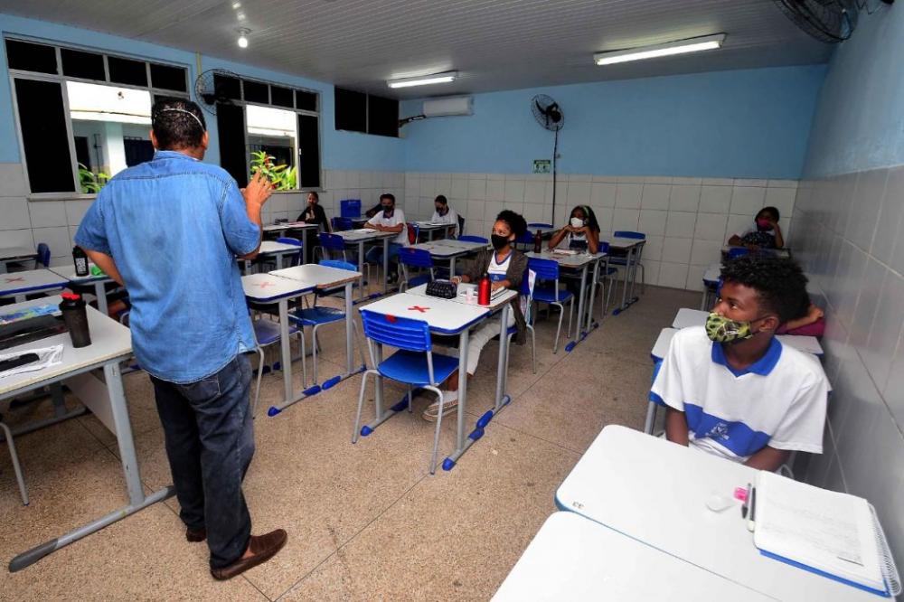 Mais de 10 mil alunos trocaram escola particular por estadual na Bahia