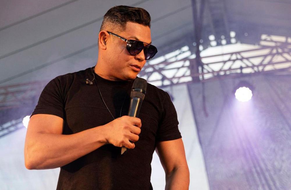 Depois de anunciar carreira solo, cantor Jaldo Rodrigues já planeja novo CD