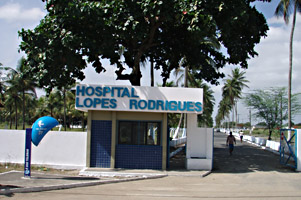 Hospital Especializado Lopes Rodrigues encerra ano de 2021 com a saída de moradora centenária