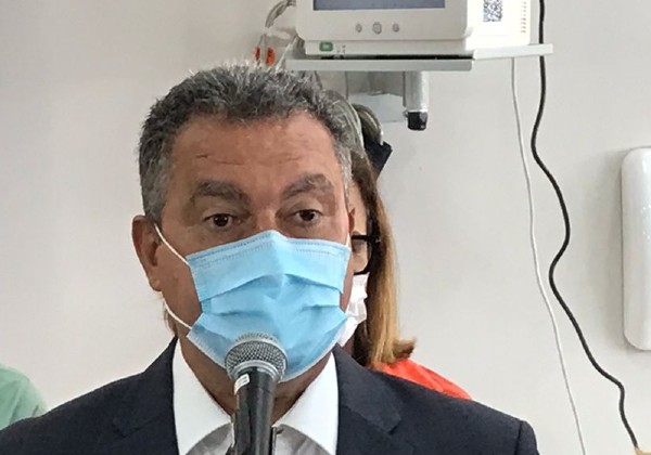 Após Bolsonaro criticar vacina, Rui diz que quem defende imunizante quer 