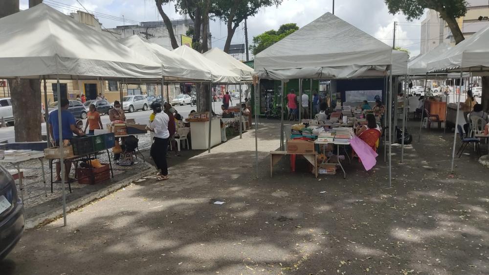 Feira do Livro vai até meados de fevereiro no Estacionamento da Prefeitura