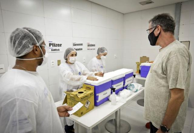 Brasil já aplicou 335 milhões de doses