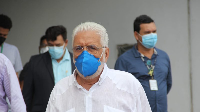 Jaques Wagner crava novo prazo para lançamento de pré-candidatura e evita comentar sobre vice