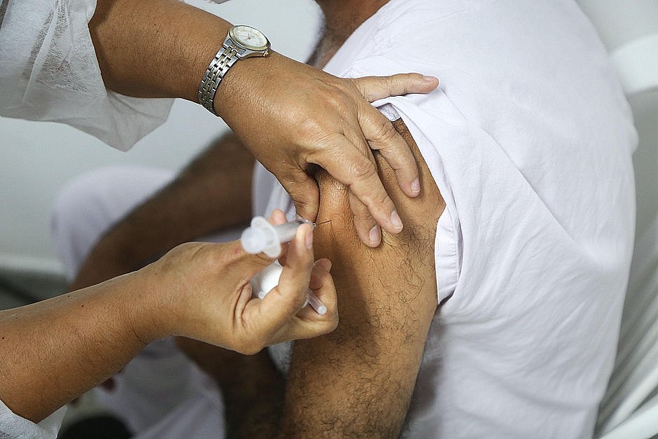 Cerca de 4 milhões de baianos estão com as doses da vacina atrasadas