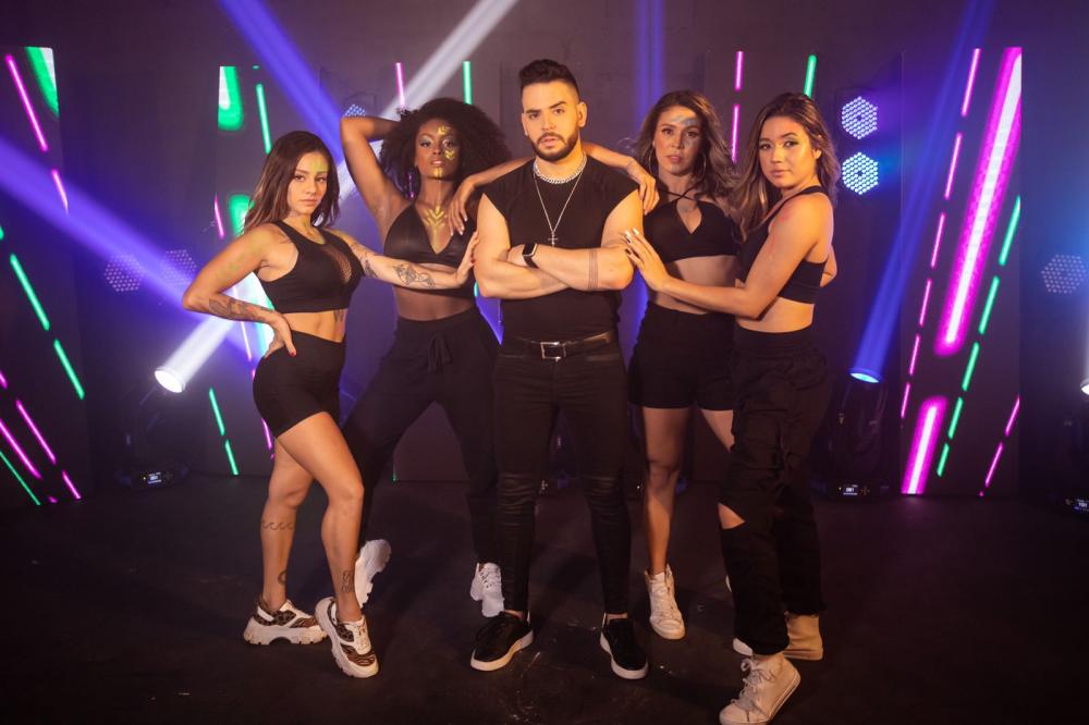 Dan Valente grava clipe da nova música de trabalho