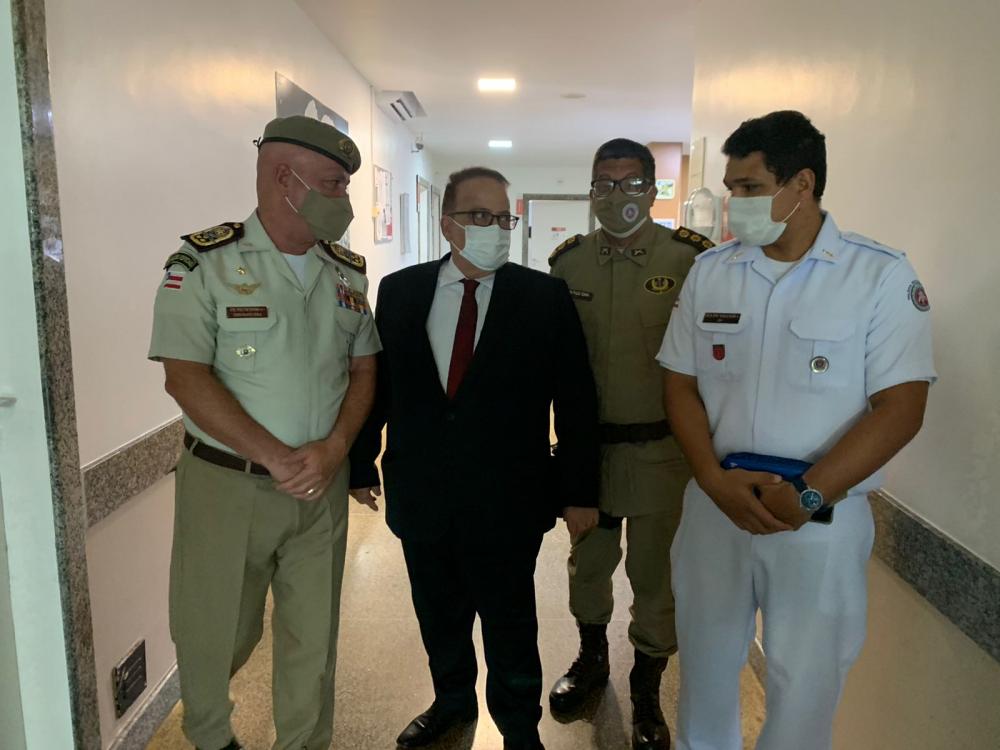 Secretário visita soldado atingido durante ação policial