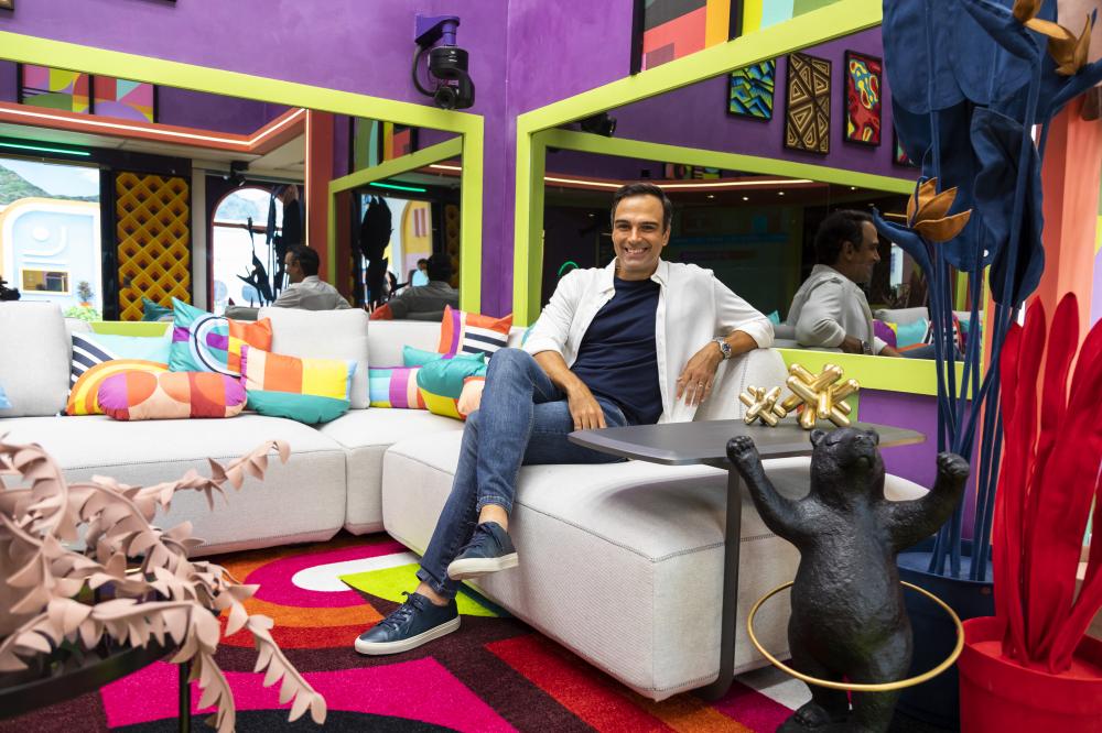 Tadeu Schmidt apresenta a casa e comemora a estreia no ‘Big Brother Brasil’