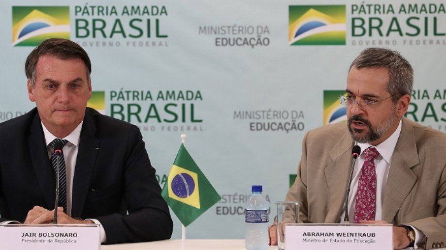 Bolsonaro se irrita com postura de Abraham Weintraub