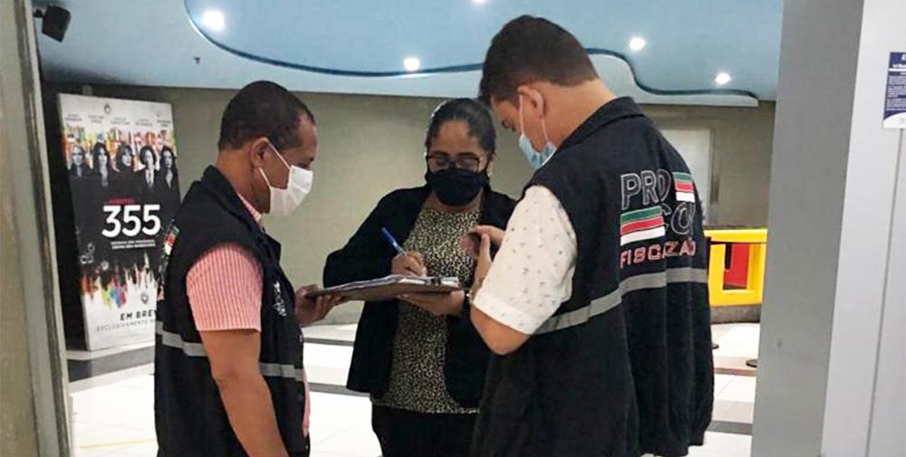 Cinemas não podem proibir entrada de alimentos similares aos vendidos no estabelecimento