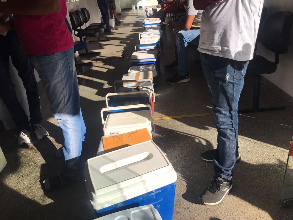 Com capacidade de analisar 5 mil testes por dia, Laboratório Central da Bahia recebe cerca de 10 mil e 