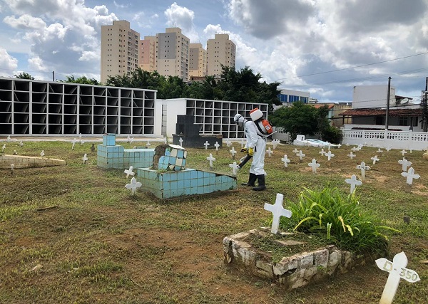 Covid-19 volta a liderar causas de morte no Brasil