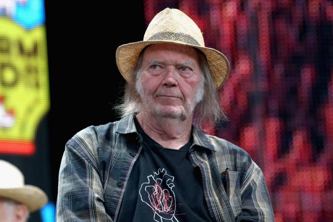 Spotify retira músicas de Neil Young após cantor exigir que plataforma apagasse podcast antivacina 