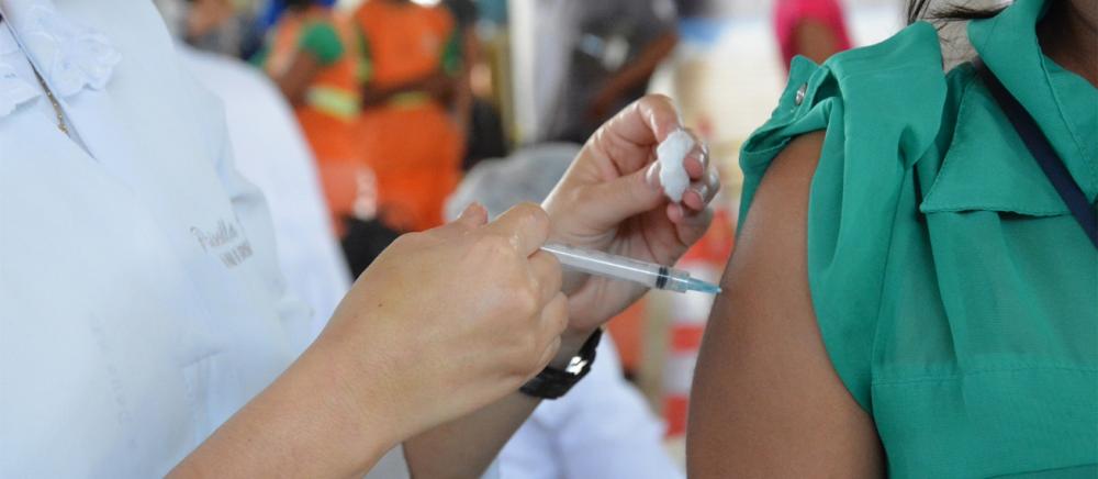 Pacientes imunossuprimidos começam a receber quarta dose neste sábado (29)