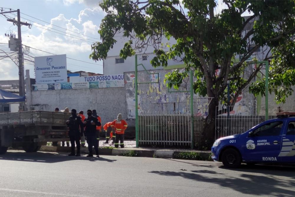 Prefeitura interrompe construção irregular em canal de águas pluviais