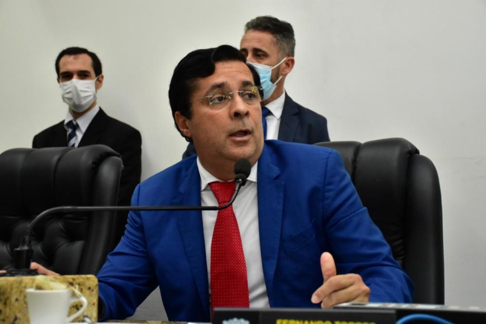 Secretário Marcelo Brito é acusado de colocar 