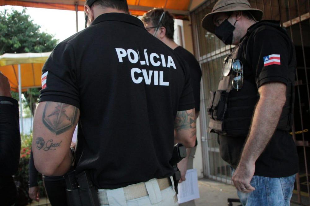 Dupla é presa aplicando golpe contra idosos dentro de banco