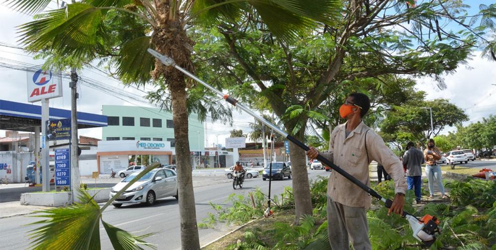 Prefeitura executa força tarefa na Avenida Fraga Maia