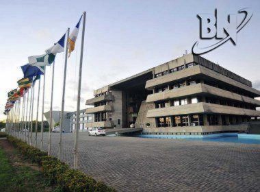 Das 65 promulgações da AL-BA, 47 são honrarias; ministro de Bolsonaro é condecorado