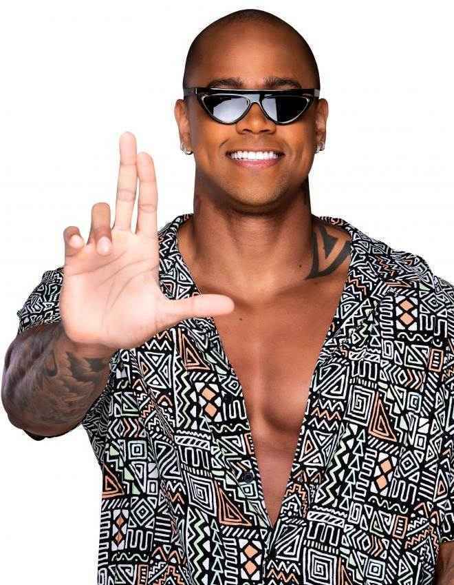 Léo Santana faz apresentação na Villa Guarajuba neste sábado (05)