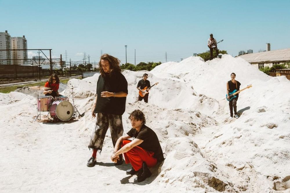 Di Ferrero lança single Intensamente” com participação de Vitor Kley 