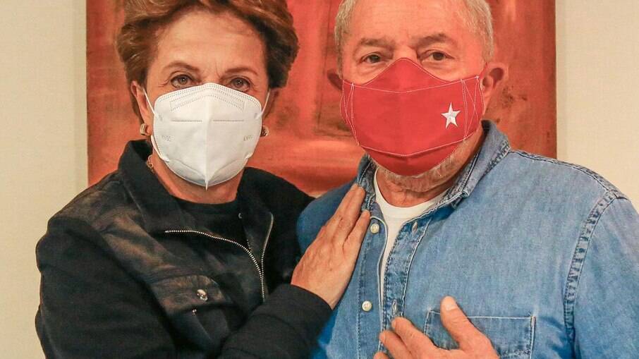 Dilma diz que não se candidata e reforça 