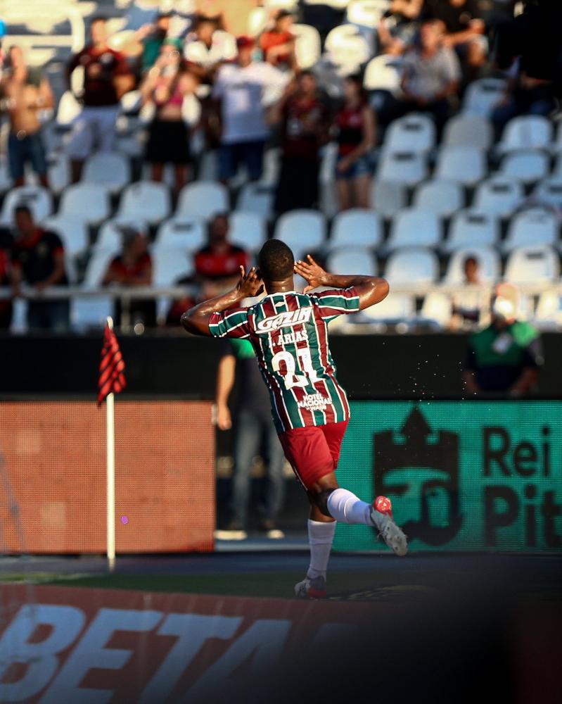 Fluminense é letal e supera Flamengo no primeiro clássico do Carioca