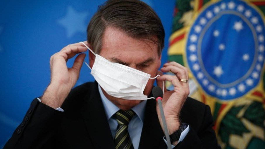 Aliados de Bolsonaro tentam convencê-lo a se vacinar contra a Covid-19