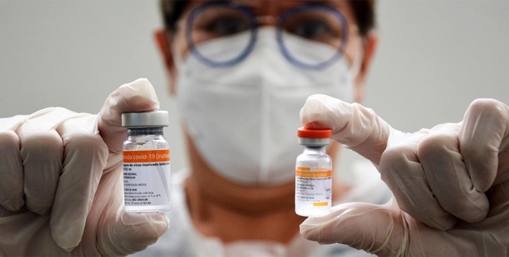 Vacinação para adolescentes e adultos nas unidades de saúde e no Shopping Popular