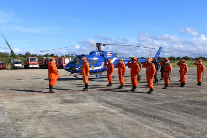 Bombeiros militares da Bahia embarcam para o Rio de Janeiro e reforçarão resgate em Petrópolis