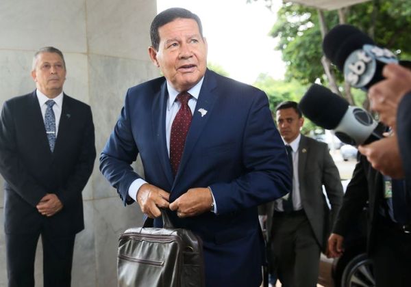 Republicanos anunciam filiação de Mourão: 